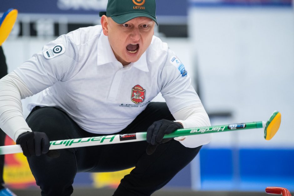 Mišrių dvejetų akmenslydžio komanda stoją į kovą dėl vietos pasaulio čempionate