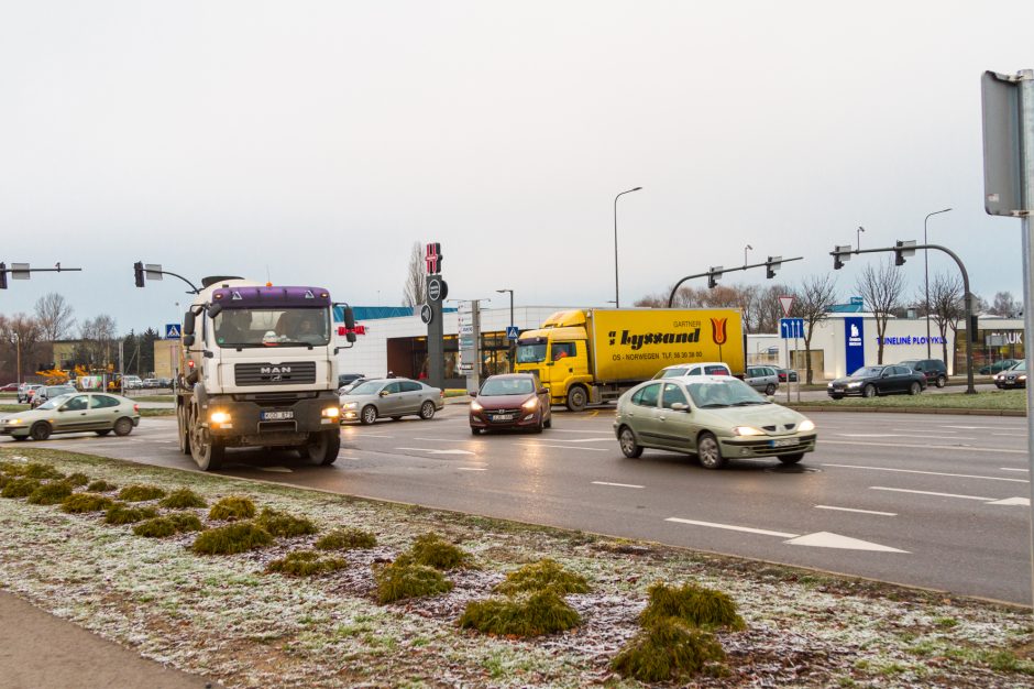 Judrioje Kauno sankryžoje klysta dažnas: vairuotojai priversti nepaisyti KET?