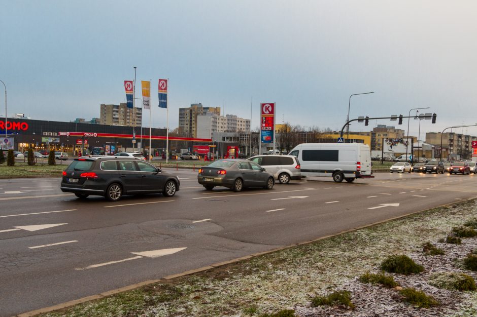 Judrioje Kauno sankryžoje klysta dažnas: vairuotojai priversti nepaisyti KET?