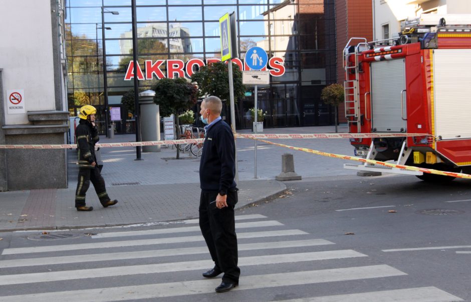 Pareigūnai sprogmenų Kauno „Akropolyje“ nerado, prekybos centras atnaujino darbą