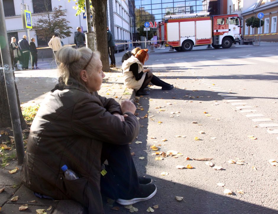 Pareigūnai sprogmenų Kauno „Akropolyje“ nerado, prekybos centras atnaujino darbą