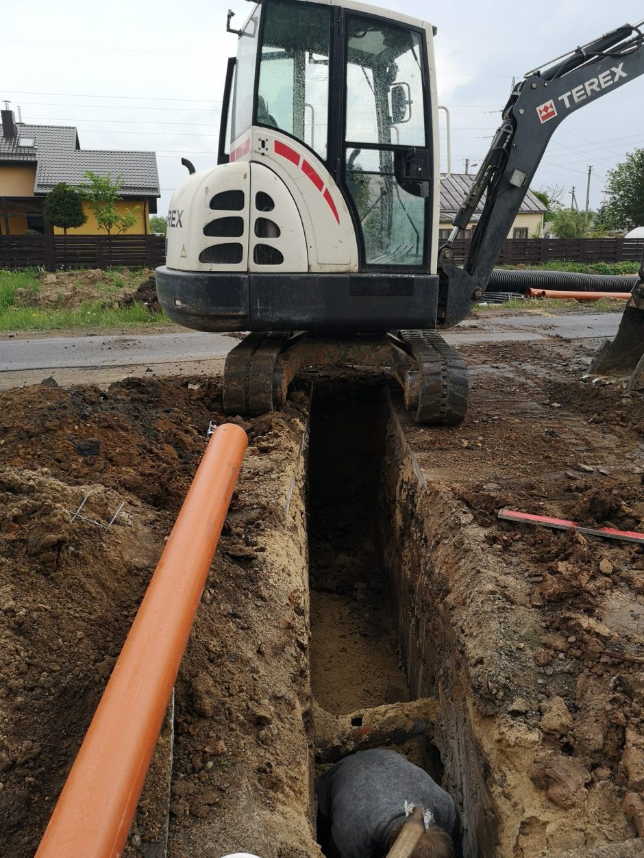 Įžūli savivalė Rokuose: neteisėtai ardoma neseniai atnaujinta gatvė