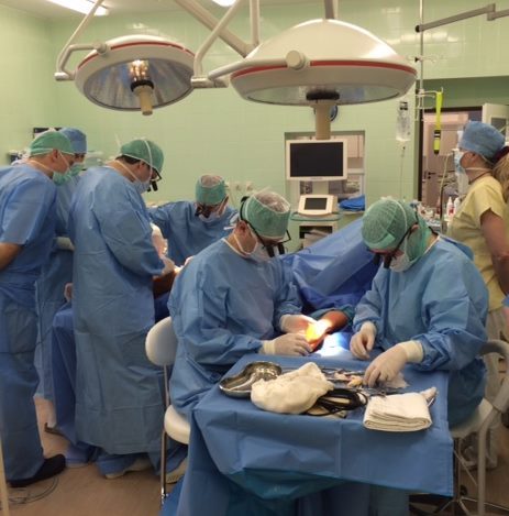 Pirmąkart Lietuvoje atlikta operacija pasiteisino: jaunuoliui išgelbėta ranka