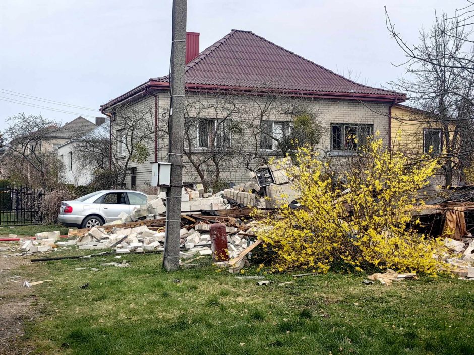Garliavoje po sprogimo sugriuvo namas