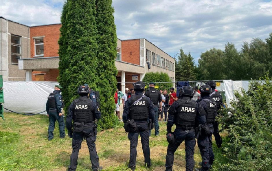 Iš Kapčiamiesčio vaikų globos namų pabėgo šeši ten apgyvendinti migrantai: ieško gausios pajėgos