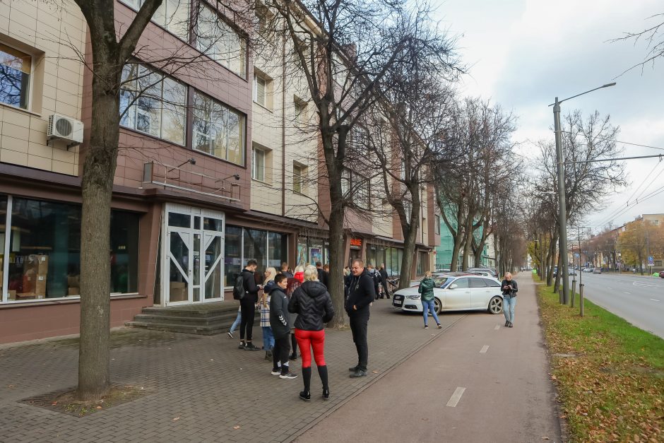 Kauniečiai jau ruošiasi Helovinui: prie šiurpių kostiumų nutįso eilės