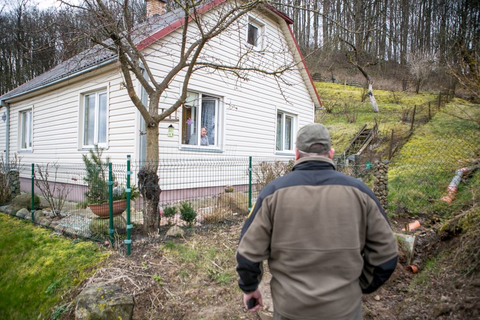 Kauno rajono gyventoją šokiravo vamzdžiai šlaituose