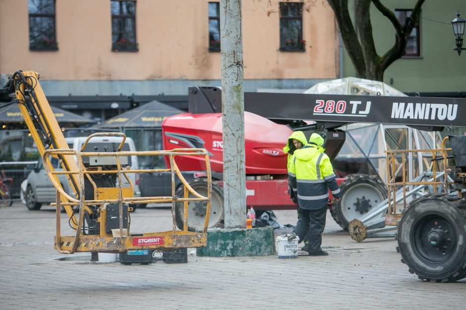 Į viršų stiebiasi Kauno kalėdinės eglutės karkasas: netrukus atkeliaus ir dekoracijos