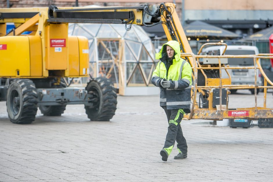 Į viršų stiebiasi Kauno kalėdinės eglutės karkasas: netrukus atkeliaus ir dekoracijos