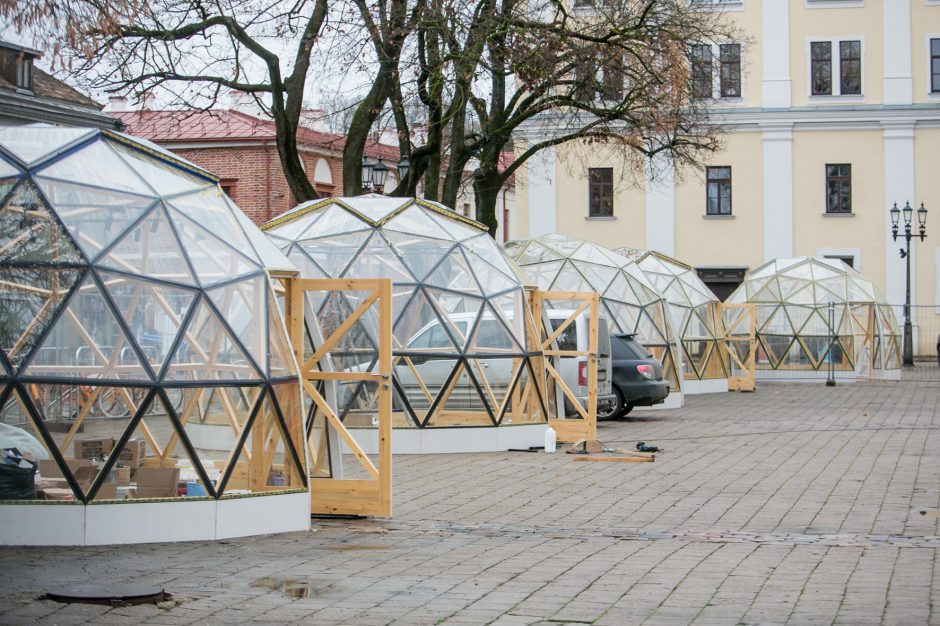 Į viršų stiebiasi Kauno kalėdinės eglutės karkasas: netrukus atkeliaus ir dekoracijos