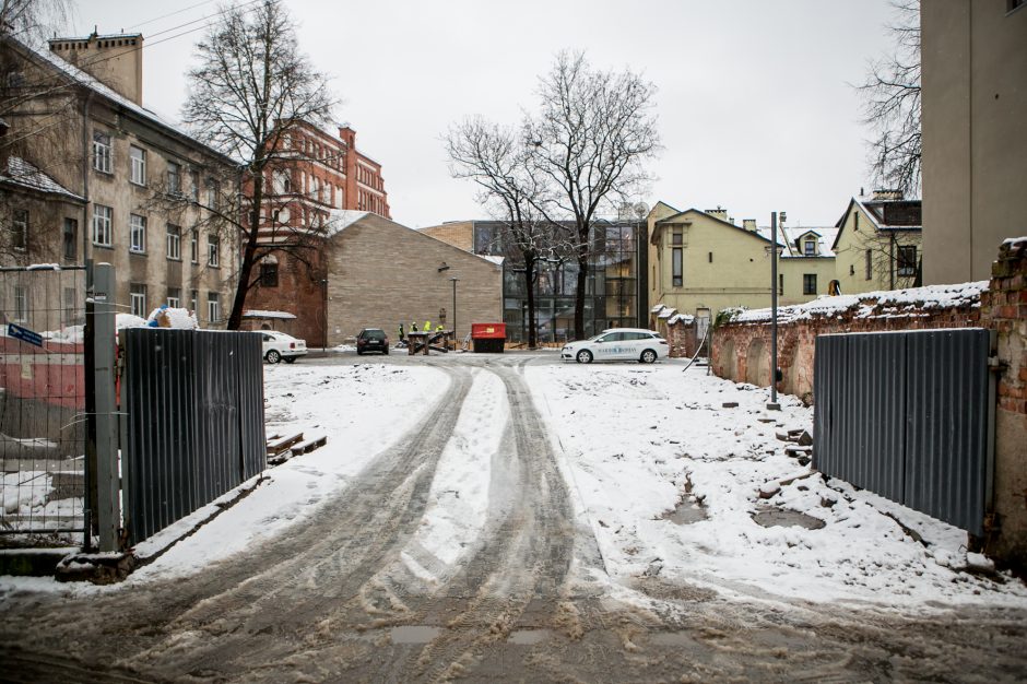 „Marijos radijo“ kiemą kertantys kauniečiai jaučiasi nesaugiai: tik žingsnis iki nelaimės?