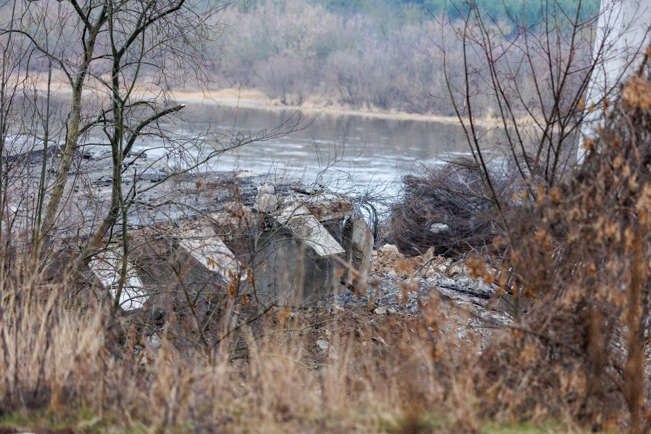 Kleboniškio tilto griūtis: baiminamasi, kad gali dar lūžti, koreguojamos eismo schemos