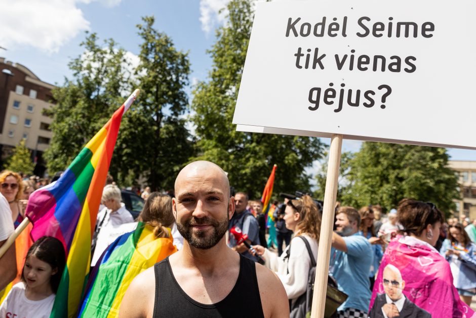 „Vilnius Pride 2023“: į minią vos neįsirėžė automobilis