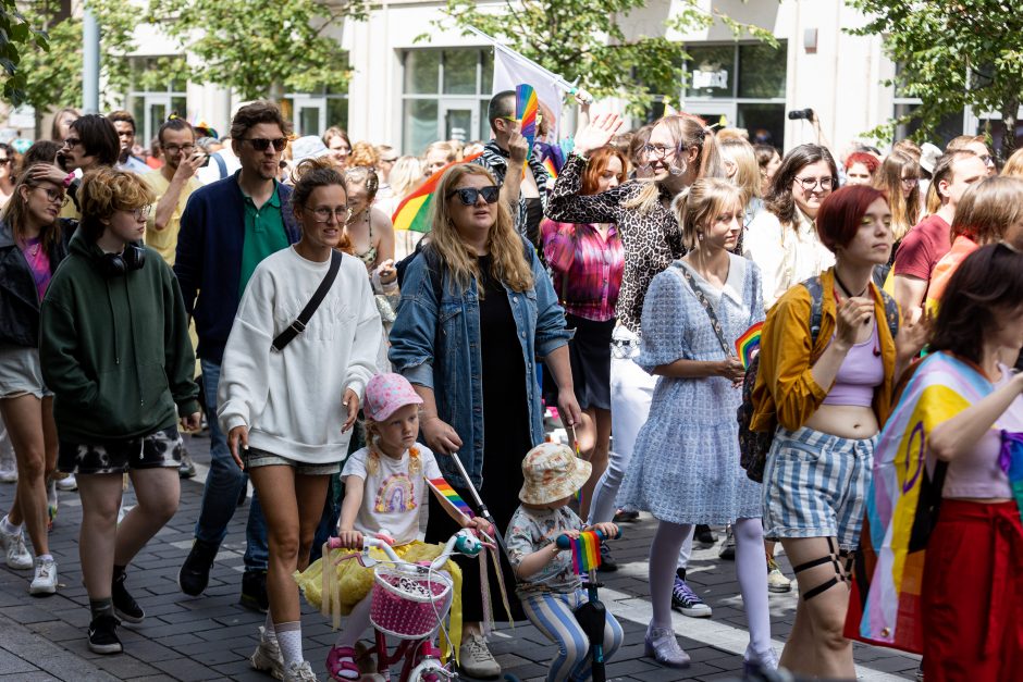 „Vilnius Pride 2023“: į minią vos neįsirėžė automobilis