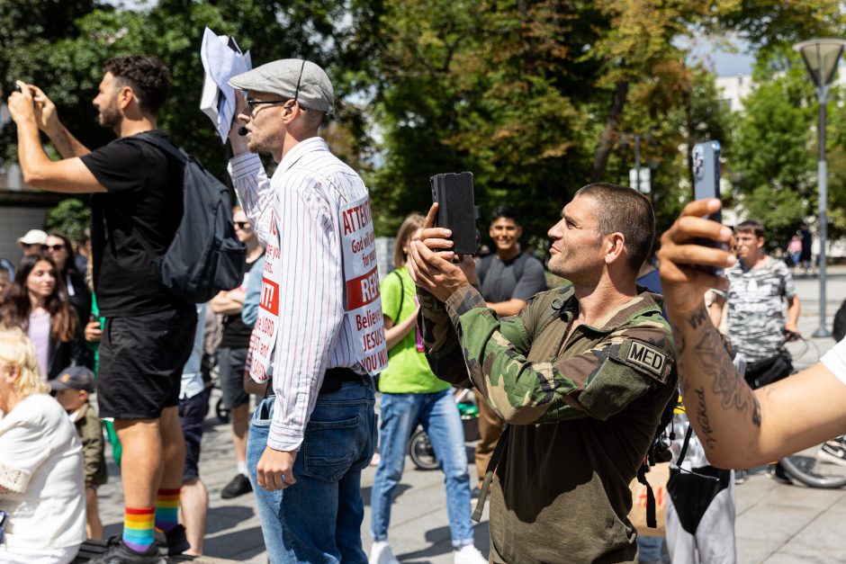 „Vilnius Pride 2023“: į minią vos neįsirėžė automobilis