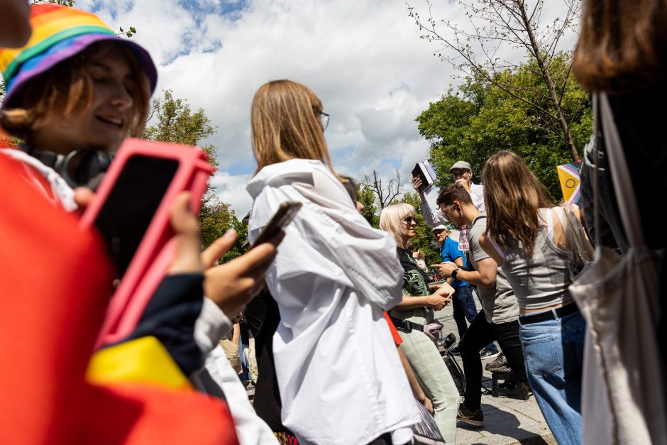 „Vilnius Pride 2023“: į minią vos neįsirėžė automobilis