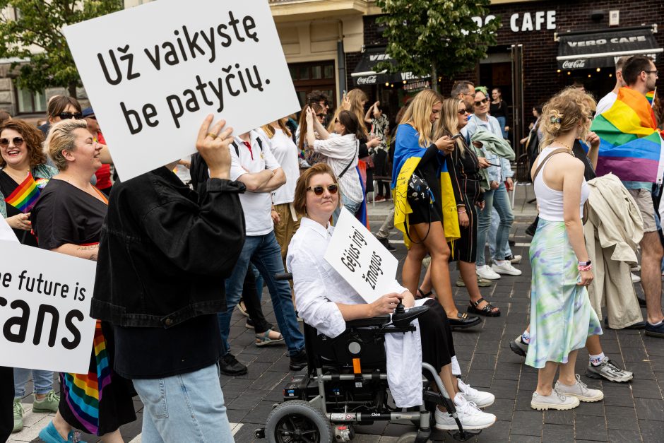 „Vilnius Pride 2023“: į minią vos neįsirėžė automobilis