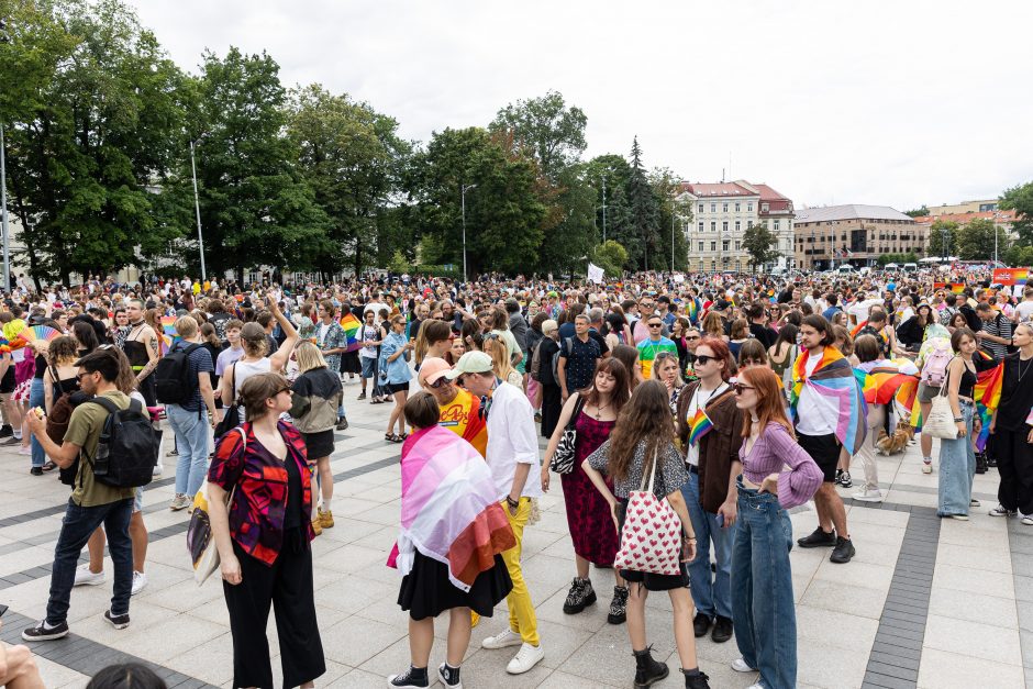 „Vilnius Pride 2023“: į minią vos neįsirėžė automobilis