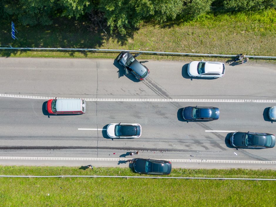 Iškalbinga įžanga į besibaigiančios vasaros savaitgalį: pakaunėje susidūrė aštuoni automobiliai