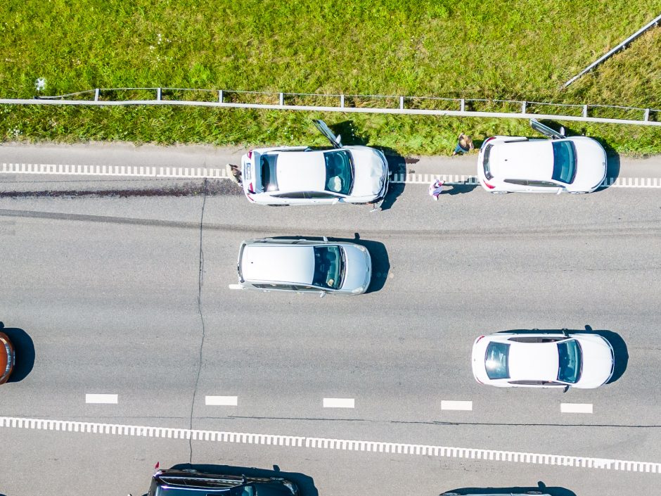 Iškalbinga įžanga į besibaigiančios vasaros savaitgalį: pakaunėje susidūrė aštuoni automobiliai