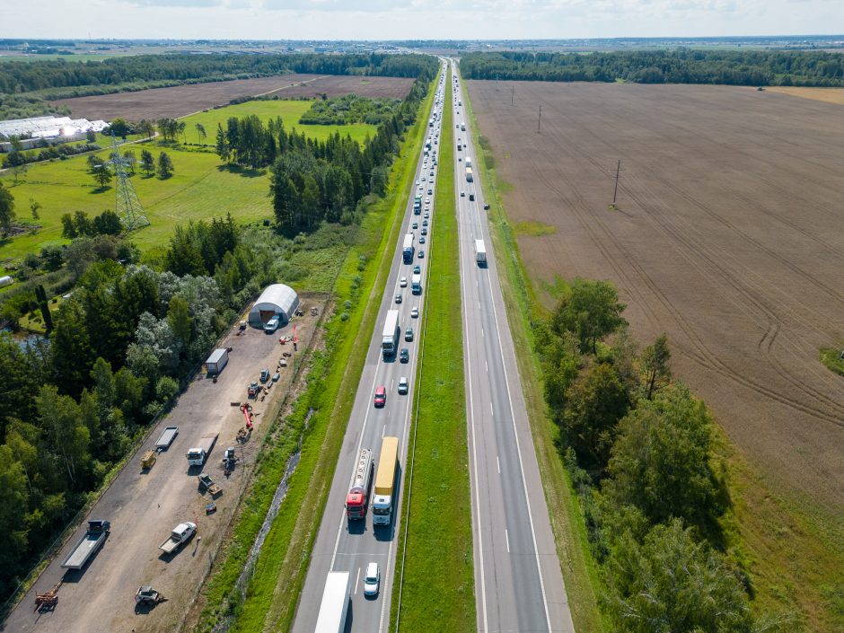 Iškalbinga įžanga į besibaigiančios vasaros savaitgalį: pakaunėje susidūrė aštuoni automobiliai