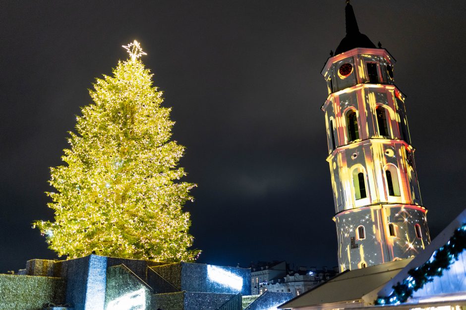 Vilnius į Naujuosius žengė su įspūdingu lazerių šou