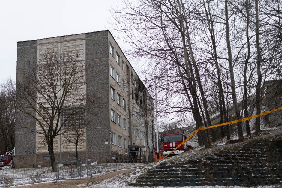 Sprogusio daugiabučio gyventojas: kad tam žmogui buvo varžtukai pasisukę, tai faktas