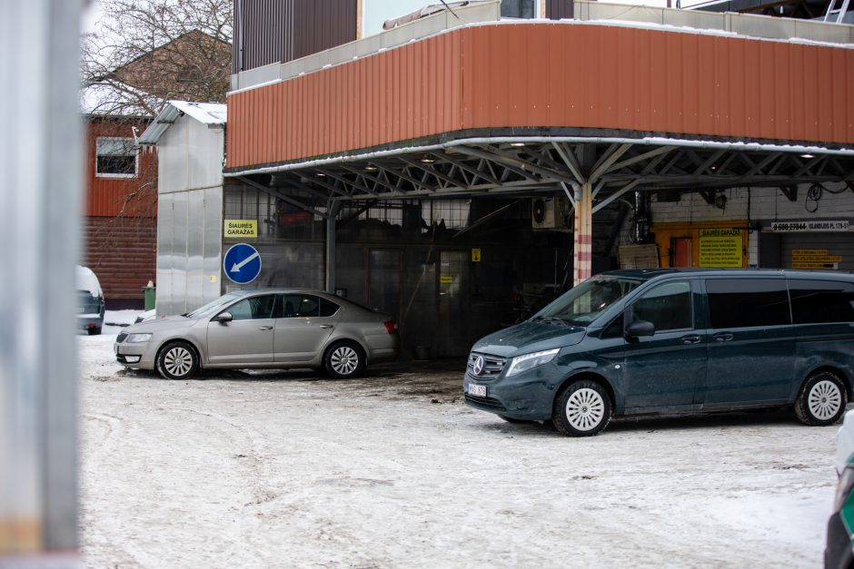 Šiaurės garažuose ieškoma kažko svarbaus: laužiamasi ne tik į juos, bet ir į ten esančius seifus