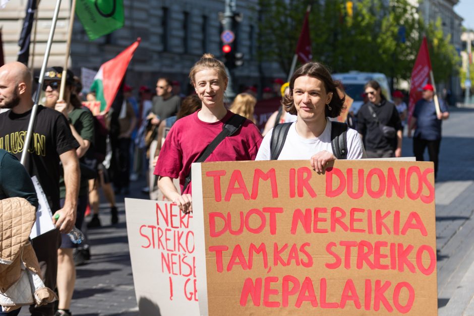 Profsąjungų atstovai surengė eitynes ir mitingą: „Atriškit rankas ginti savo teises“