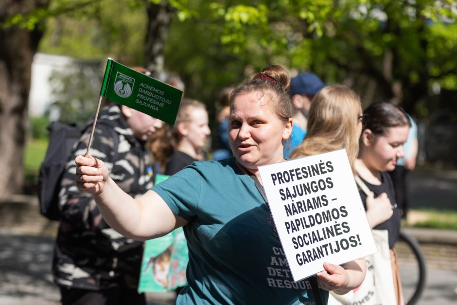 Profsąjungų atstovai surengė eitynes ir mitingą: „Atriškit rankas ginti savo teises“