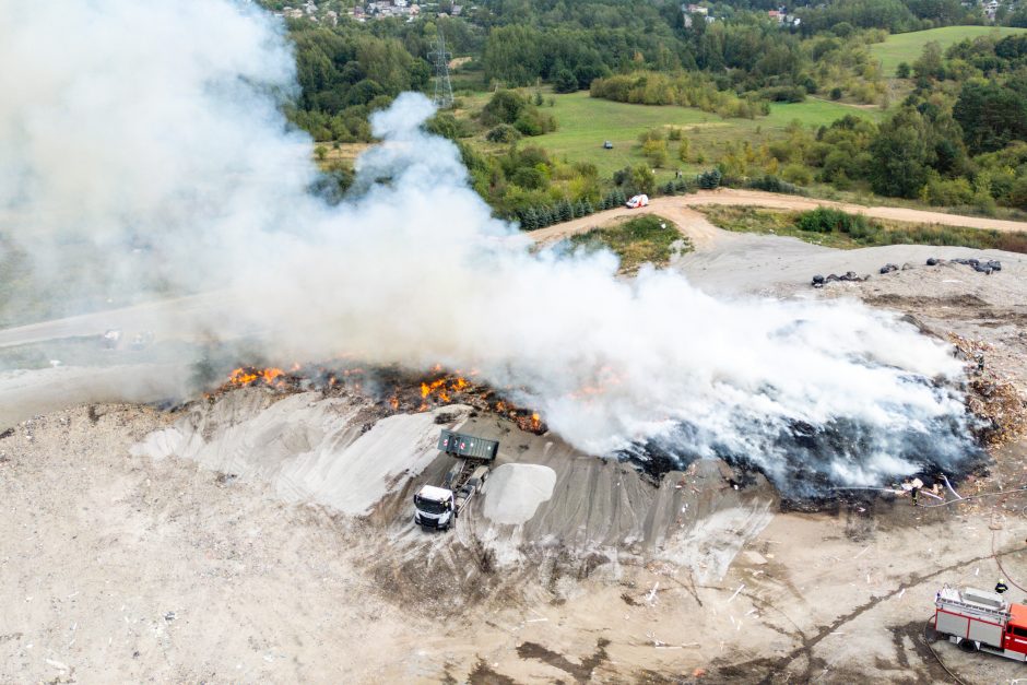 Naujos detalės apie Lapių sąvartyne kilusį gaisrą: atsakinga įmonė jau bausta