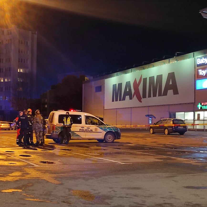 Melagingai pranešta apie Pramonės pr. „Maximoje“ padėtą sprogmenį: „Aro“ pareigūnai nieko nerado