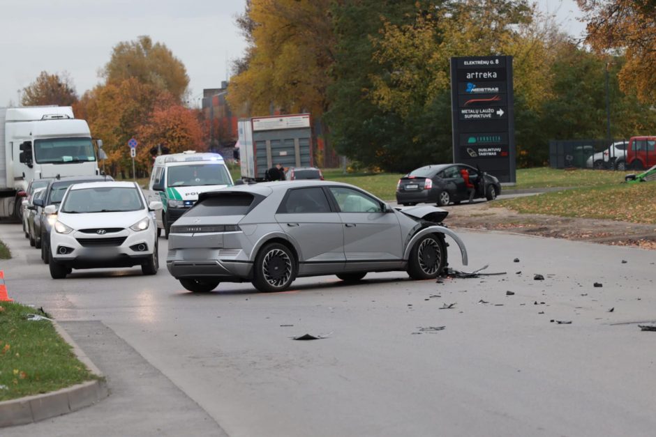 Siaubinga avarija Elektrėnų gatvėje virto detektyvu: ar demaskuos galimą melą vaizdo kameros?