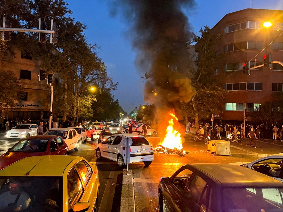 Irane dėl protestų dar dviem vyrams įvykdyta mirties bausmė