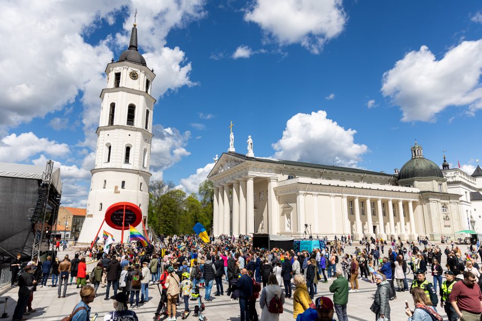 Keli šimtai žmonių Vilniuje susirinko pareikšti, kad visos šeimos svarbios