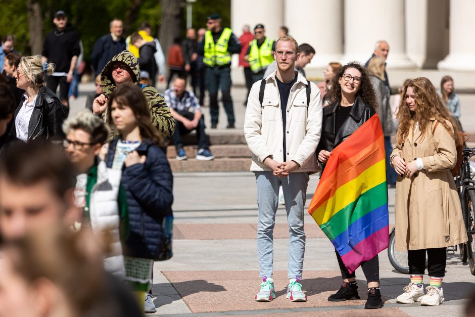 Keli šimtai žmonių Vilniuje susirinko pareikšti, kad visos šeimos svarbios