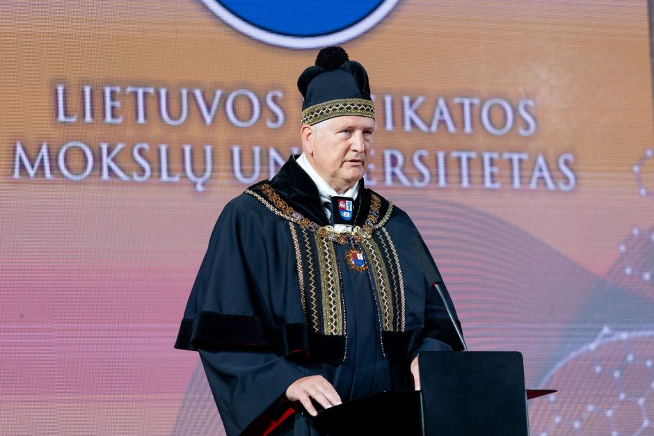 Inauguruotas LSMU rektorius prof. R. Benetis