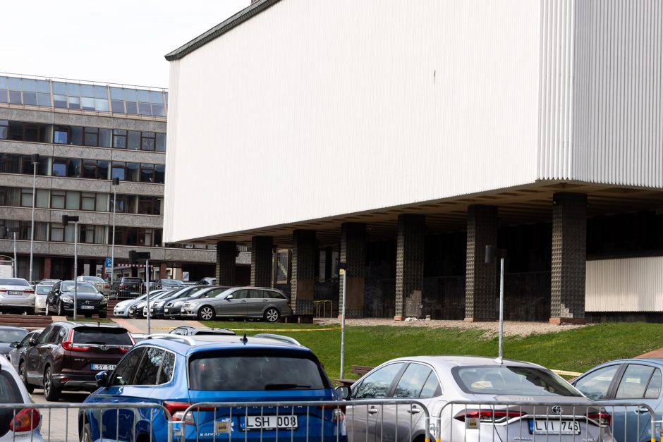 Pavogtos Operos ir baleto teatro žalvarinės apdailos detalės