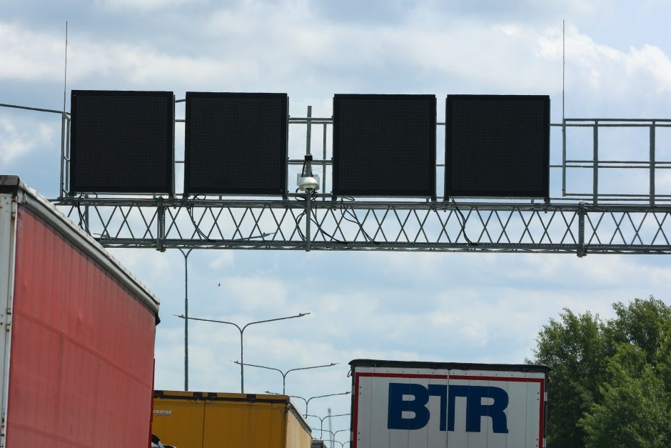 Nuo Kauno link Vilniaus – didžiulė spūstis: automobiliai vos juda