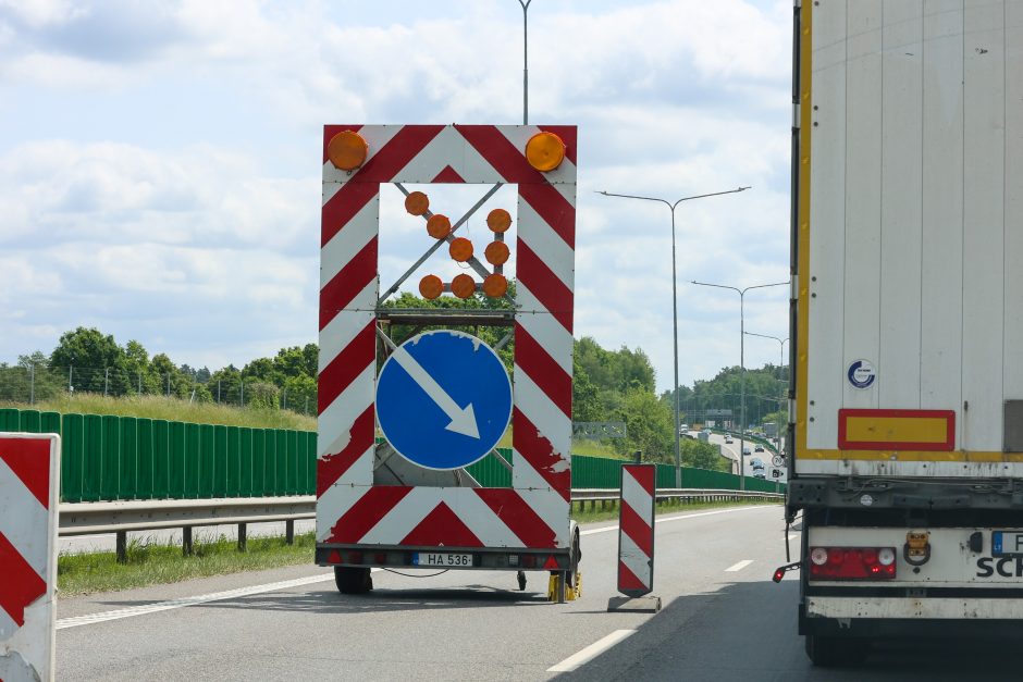 Nuo Kauno link Vilniaus – didžiulė spūstis: automobiliai vos juda