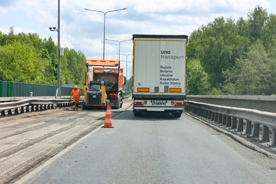 Nuo Kauno link Vilniaus – didžiulė spūstis: automobiliai vos juda