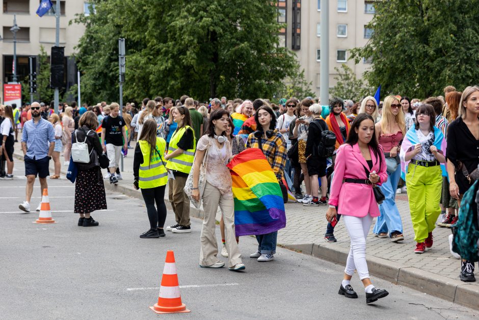 „Vilnius Pride 2023“: į minią vos neįsirėžė automobilis