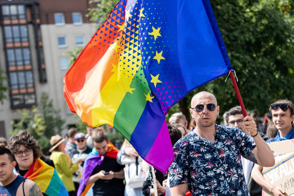 „Vilnius Pride 2023“: į minią vos neįsirėžė automobilis