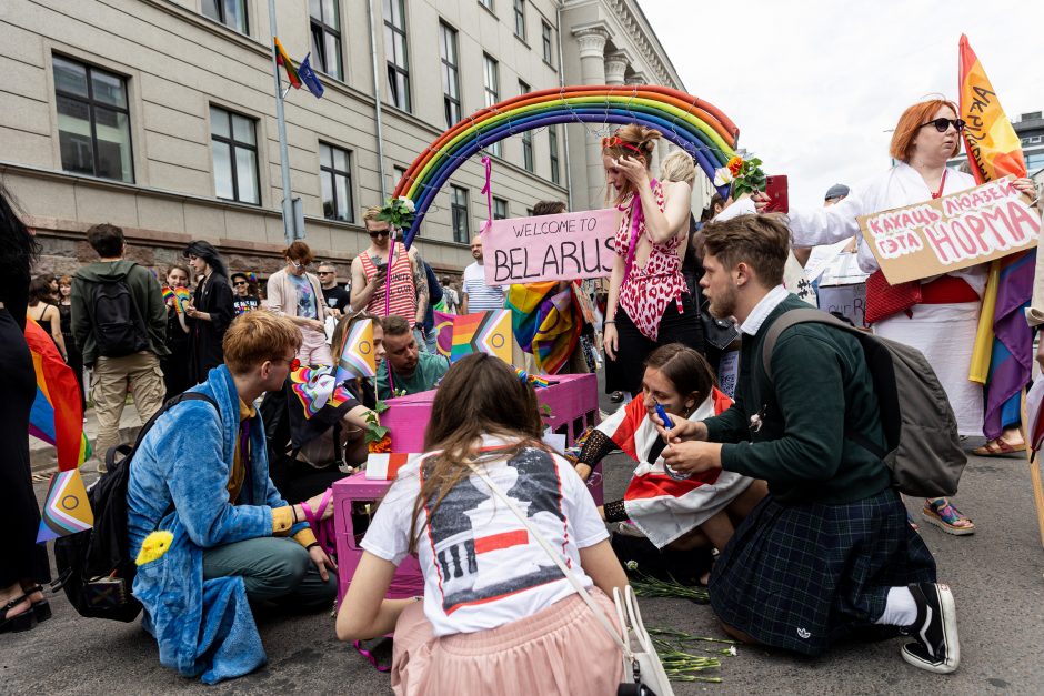 „Vilnius Pride 2023“: į minią vos neįsirėžė automobilis