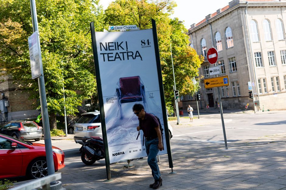 Sako, kad reklama „Neik į teatrą“ – puiki: iš šio nesusipratimo naudos sulauksime visi