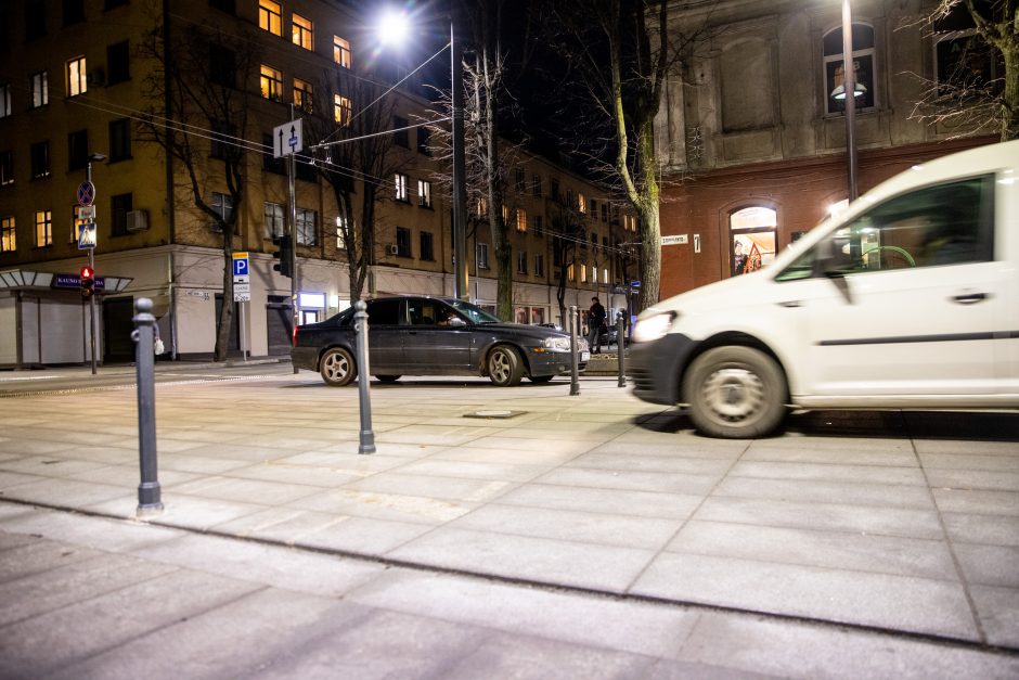 Tokio įžūlumo miesto centre dar nematė: kelių erelį su BMW pristabdė tik naujai įrengti atitvarai