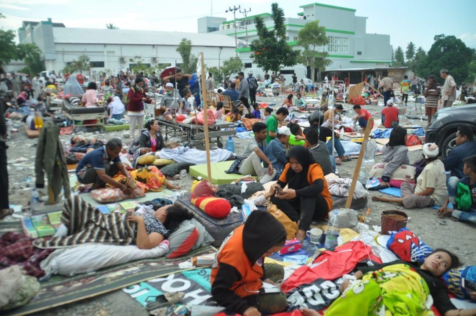 Indonezijoje aptikti per žemės drebėjimą žuvę mokiniai