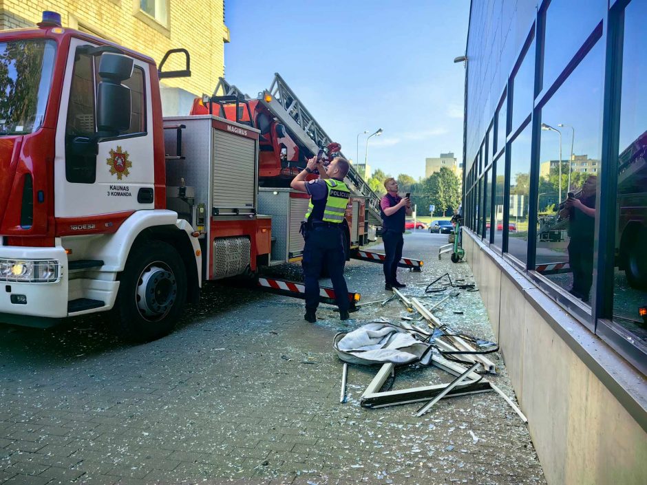 Po gaisro Kauno trylikaaukštyje: privežė š**o iš Kinijos