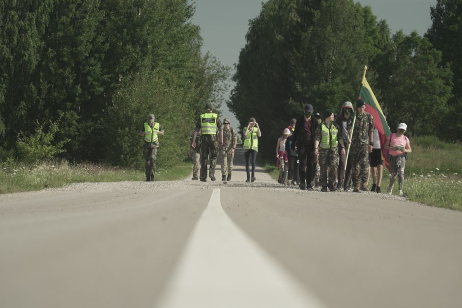 Ruošiasi ginti Tėvynę: vaikai po stovyklos grįš kitokie