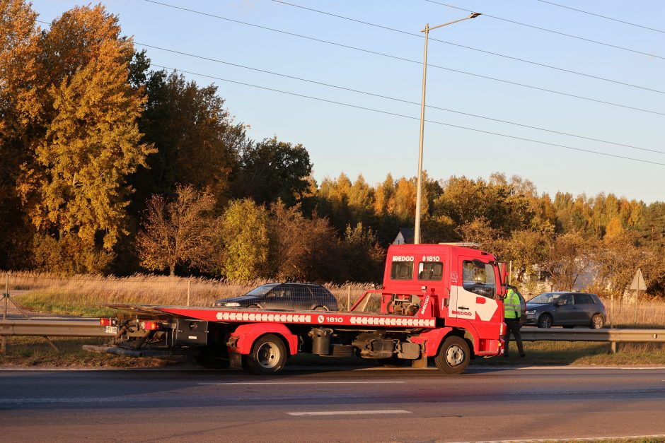 Avarija po avarijos: autobuso ir BMW susidūrimas paralyžiavo magistralę